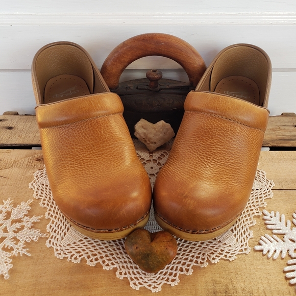 Dansko Pro Honey Clogs Burnished Distressed Pebble Leather Boho Cottage 8.5-9 - Picture 2 of 16